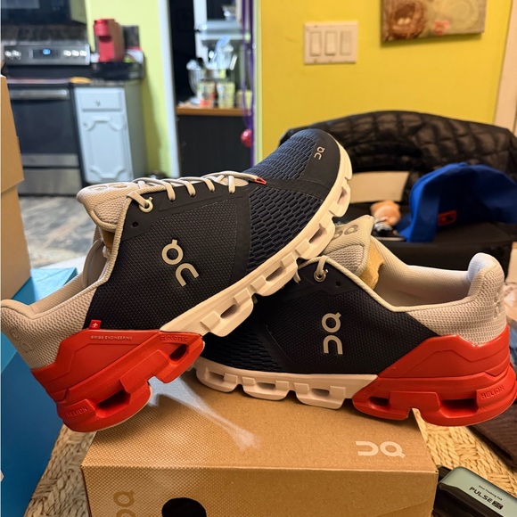 ON CLOUD CLOUDFLYER SZ 11.5 mens new in box !!